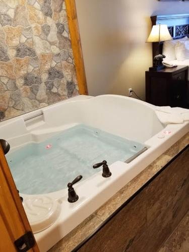 Westgate Smoky Mountain Resort Water Park — Bathroom