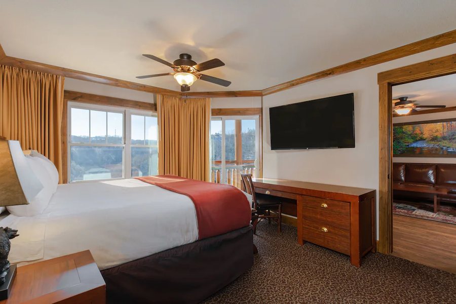 Westgate Smoky Mountain Resort Water Park — Guest room