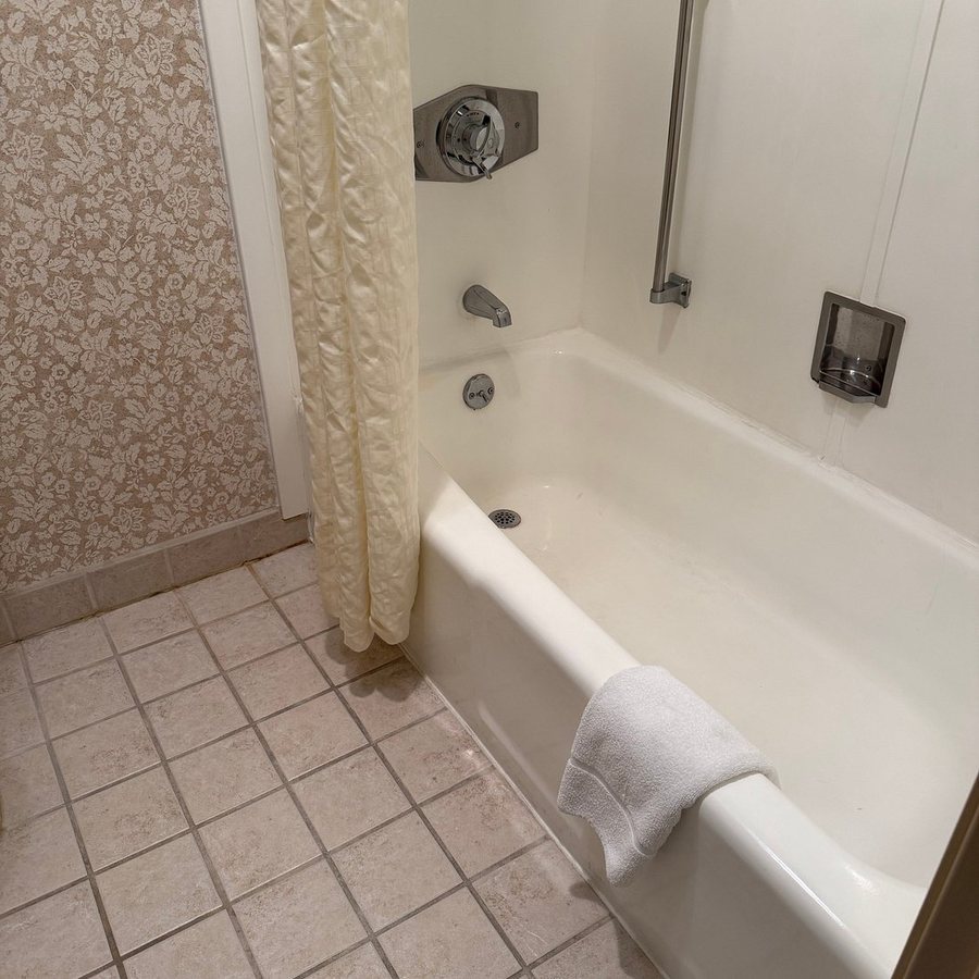Westmark Anchorage — Bathroom