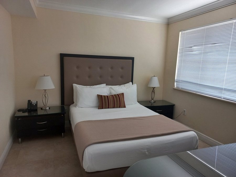 Westover Arms Hotel Miami Beach Florida — Guest room