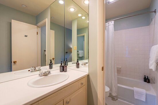 Westwind at Vail — Bathroom