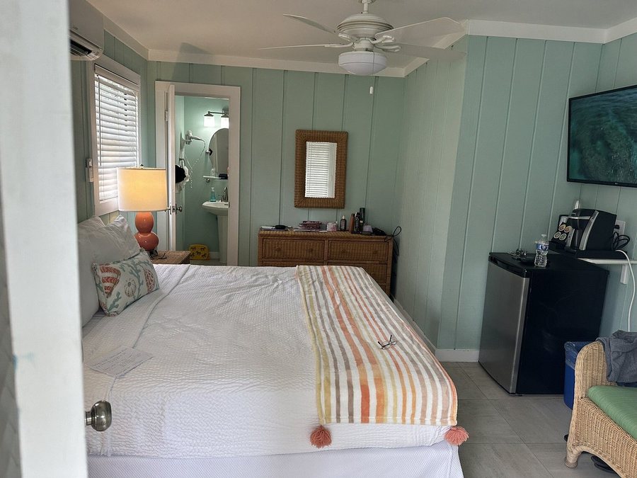 Westwinds Inn — Guest room