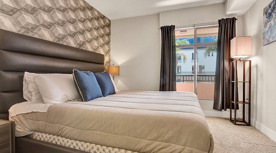 Westwood Resort Style Apartments Near UCLA Los Angeles California — Guest room