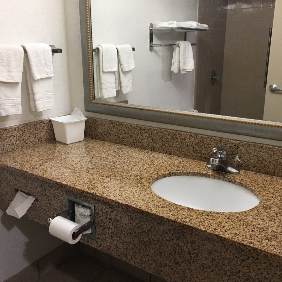 Whiskey on the River — Bathroom