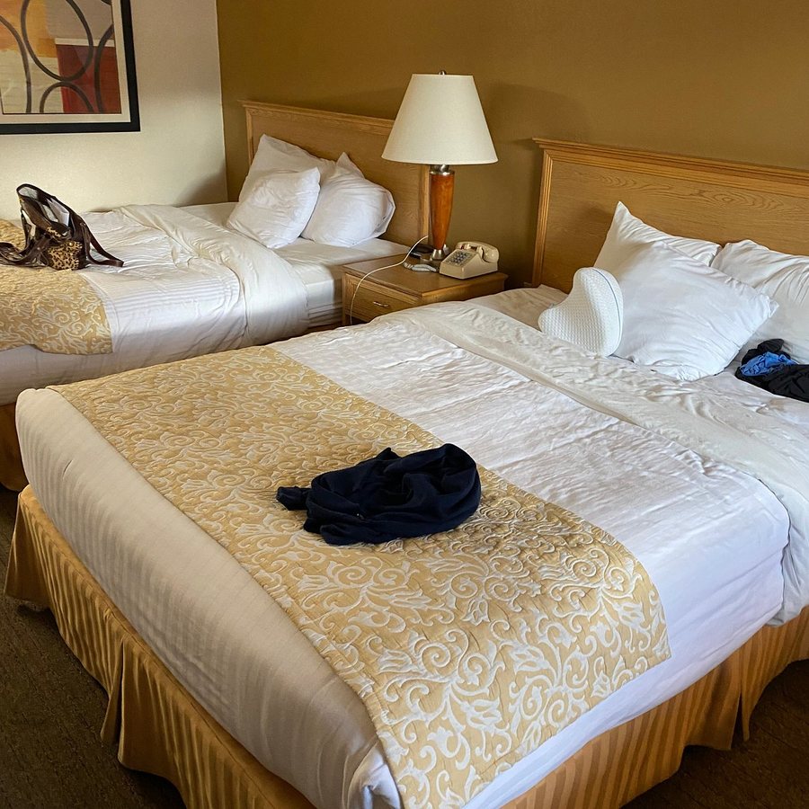 Whispering Hills Inn — Guest room