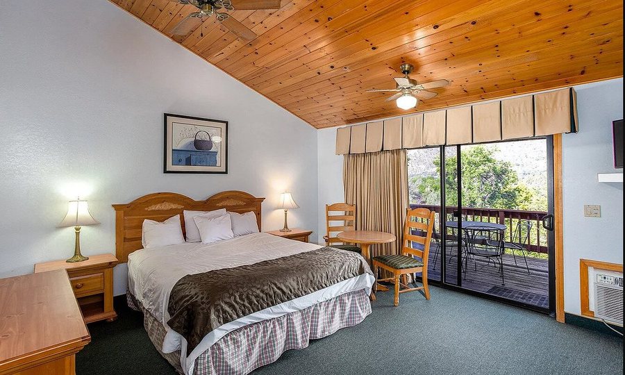 Whispering Pines Lodge — Guest room