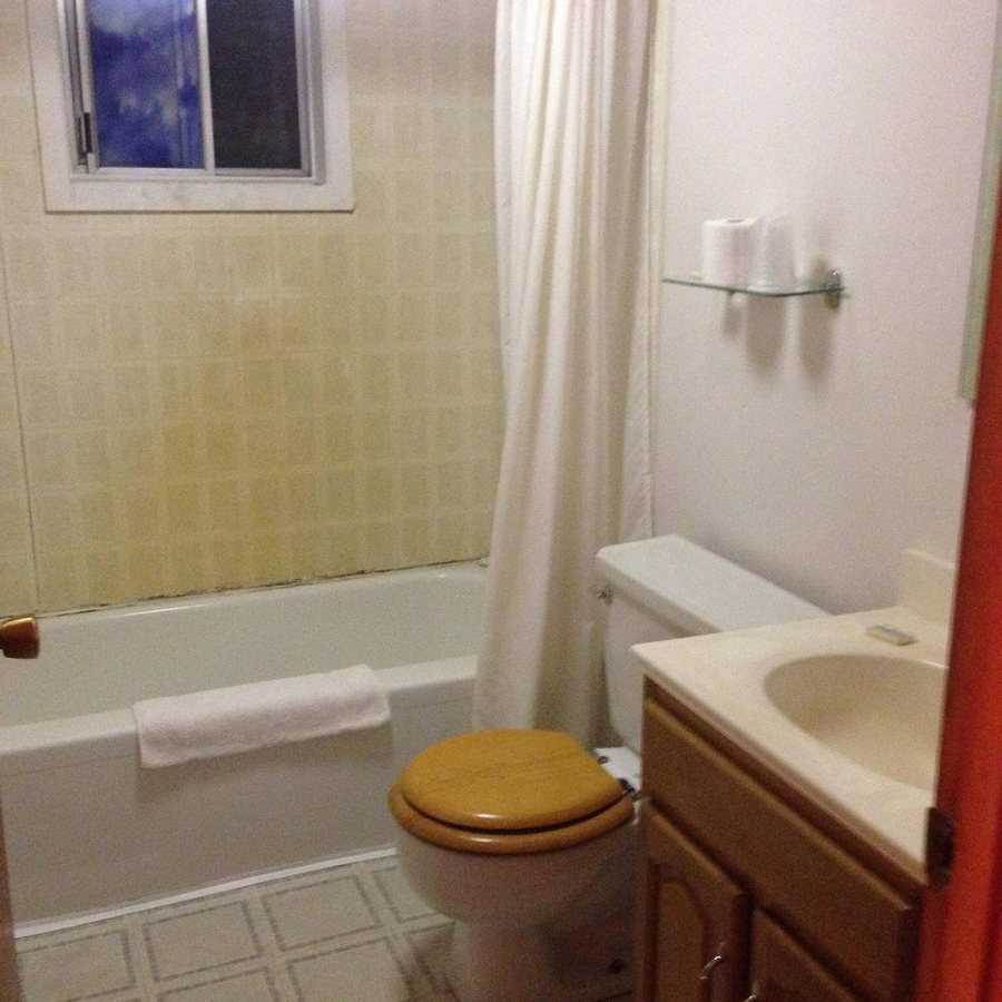 Whispering Pines Motel — Bathroom