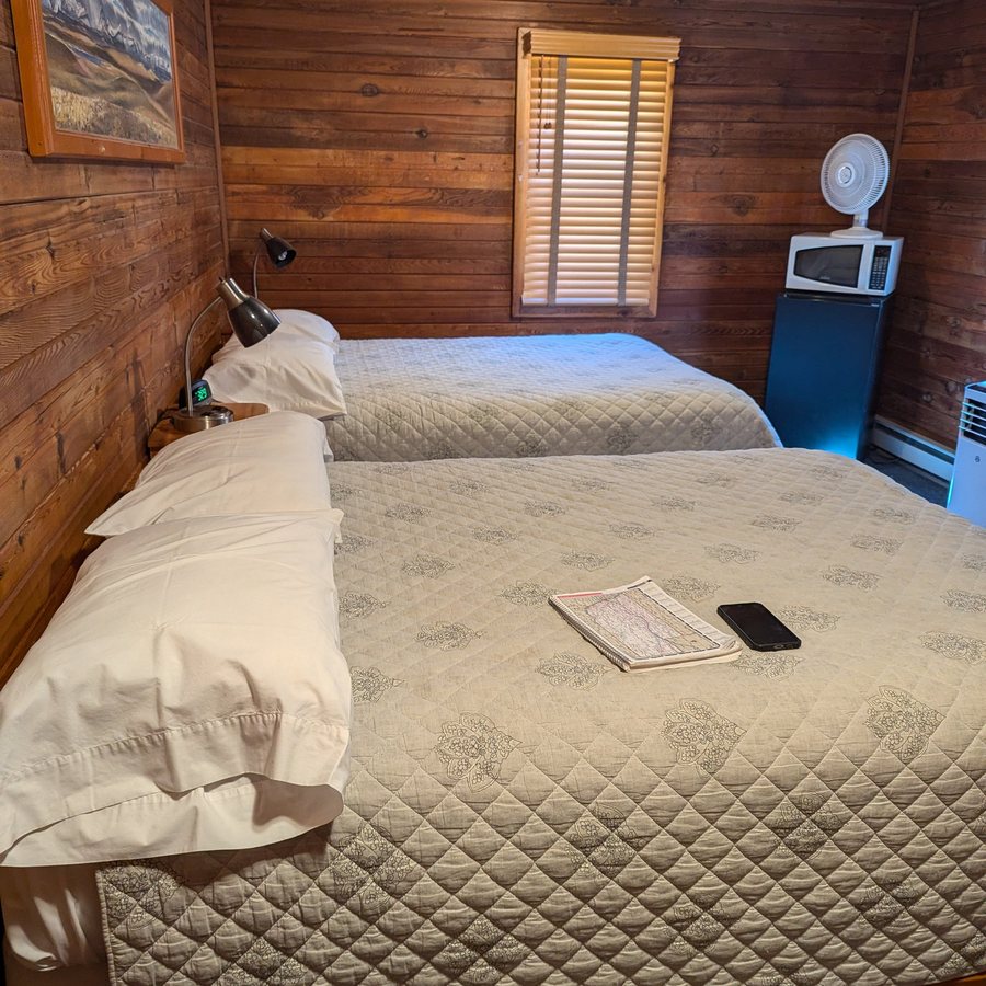 Whistling Swan Motel — Guest room