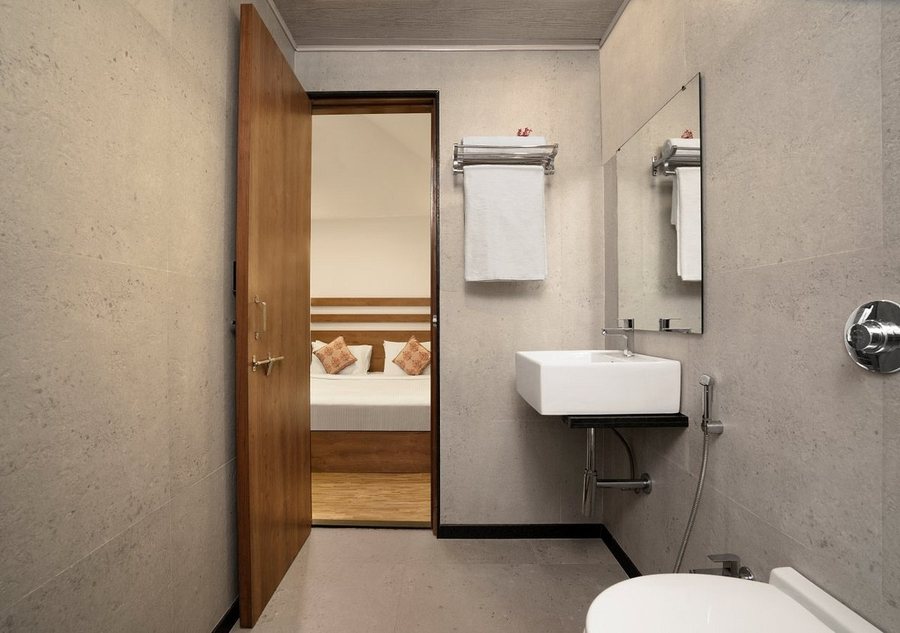 Whistling Woodzs Resort — Bathroom