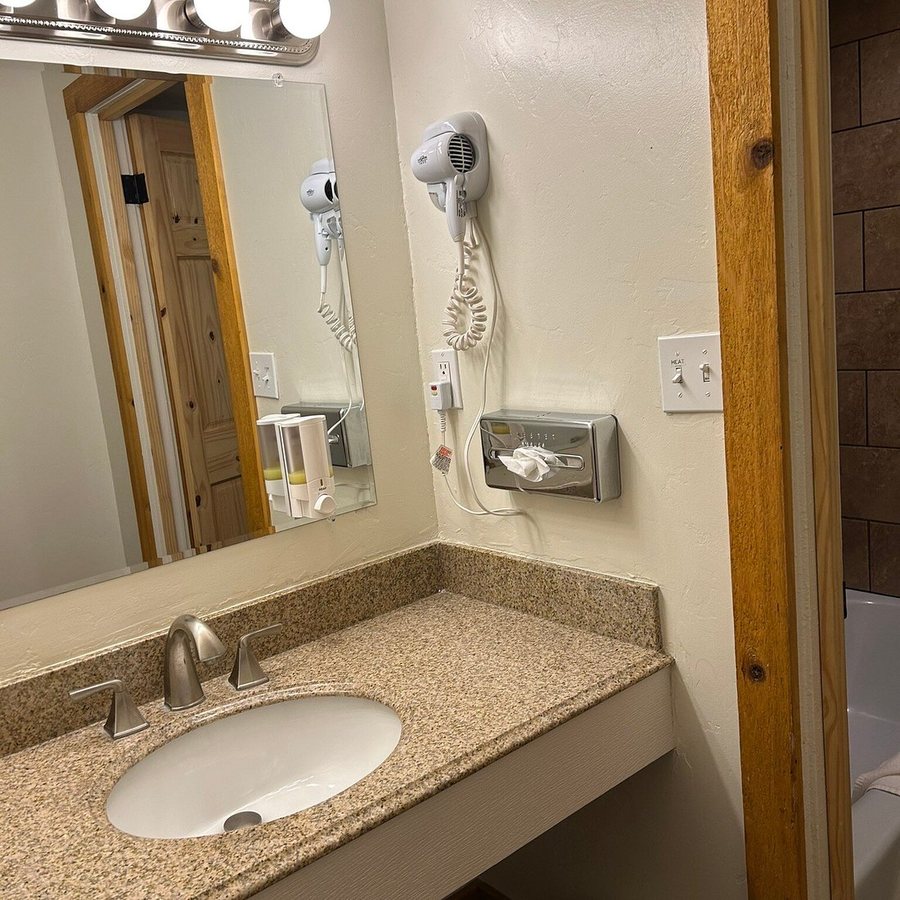 White Buffalo Hotel — Bathroom