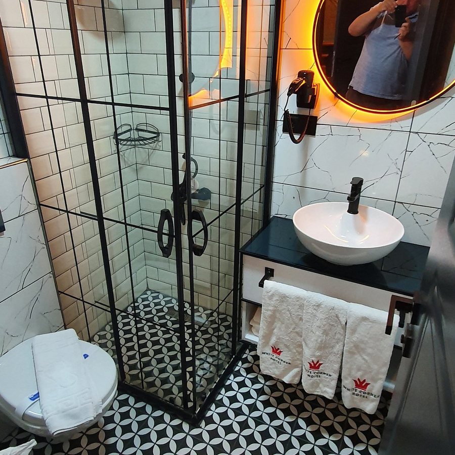 White Corner Hotel Istanbul — Bathroom