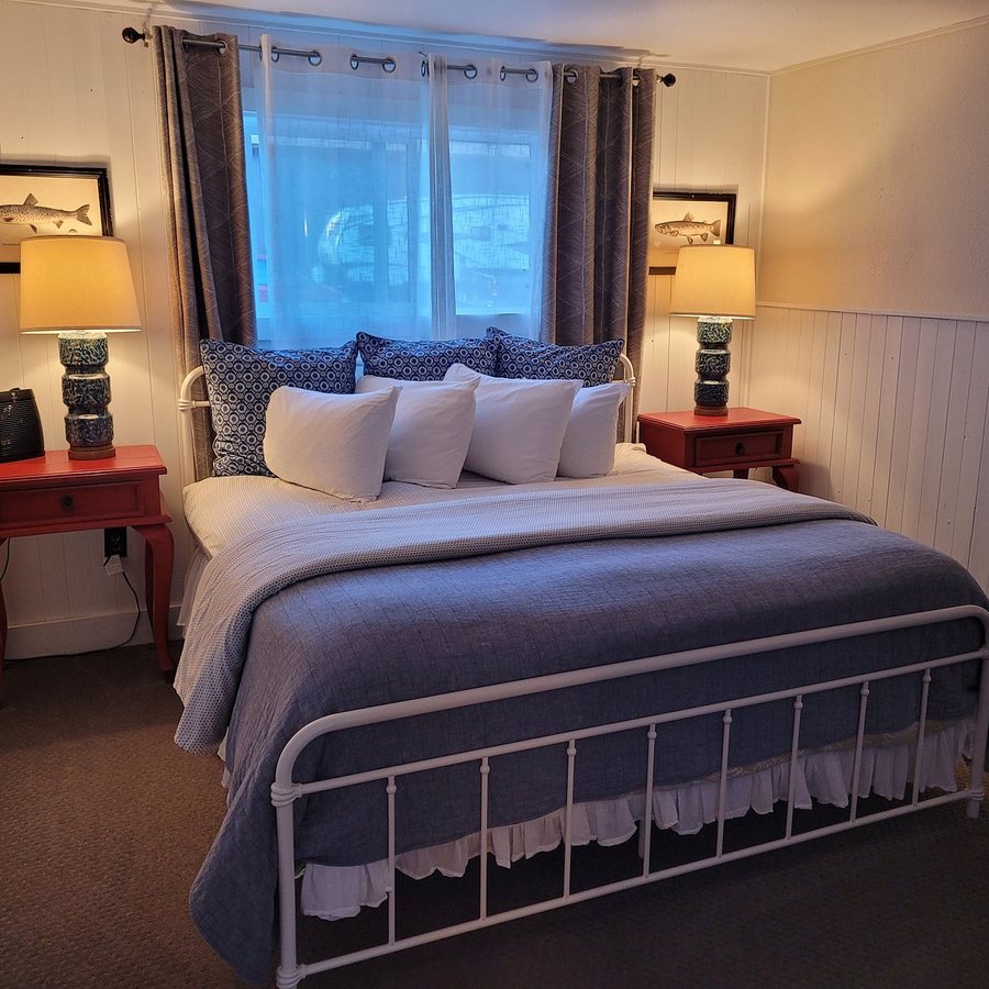White House Inn on the Waterfront — Guest room