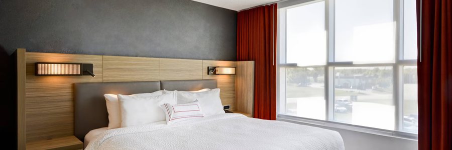 White House Suites Indianapolis Airport — Guest room