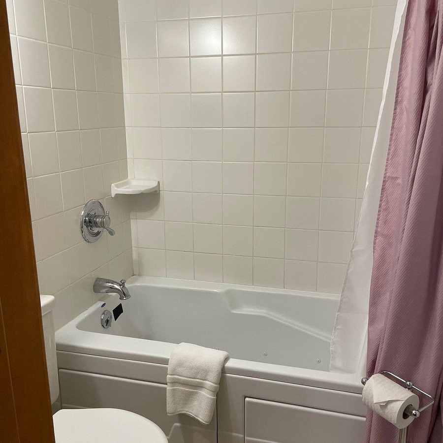 White Lace Inn — Bathroom