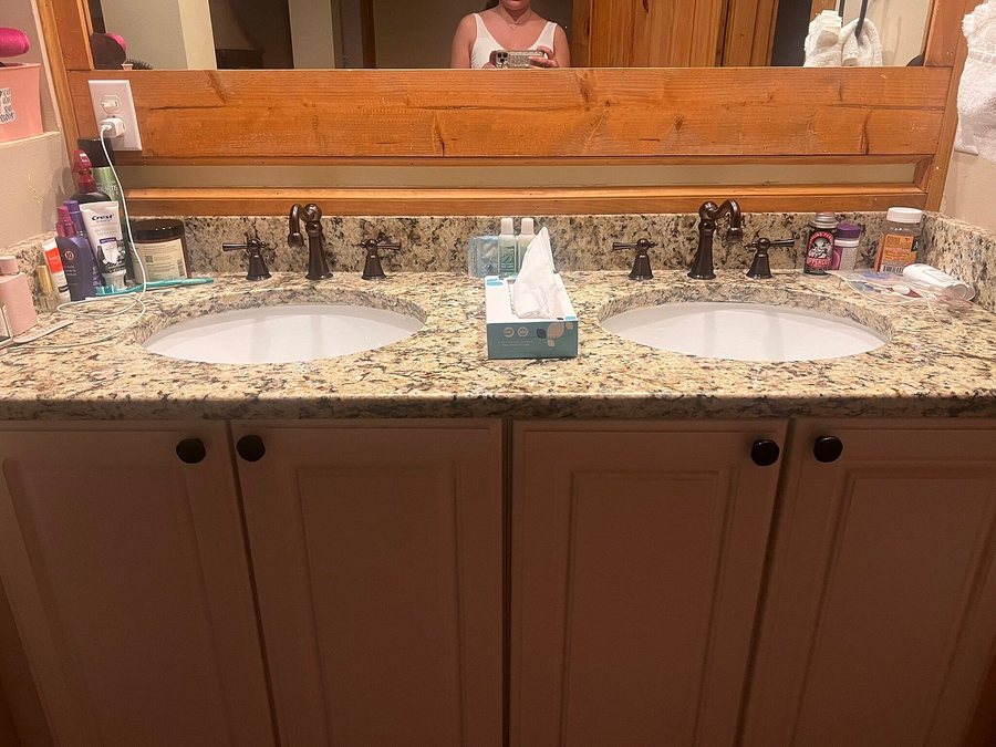 White Oak Lodge Resort — Bathroom