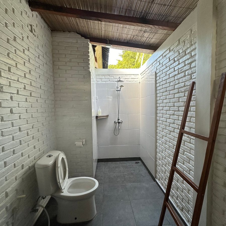 White Sands Beach Resort Lembeh — Bathroom