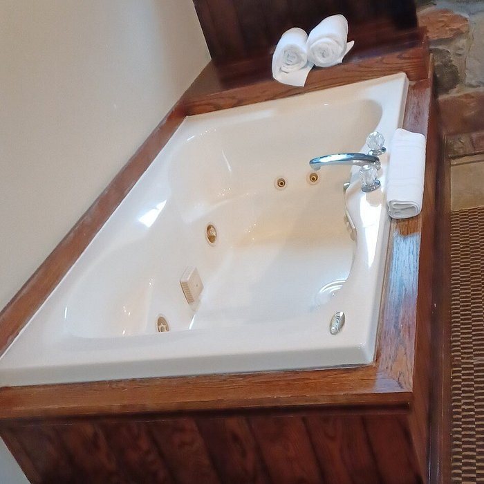 White Springs Manor a Belhurst Property — Bathroom