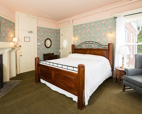 White Springs Manor a Belhurst Property — Guest room