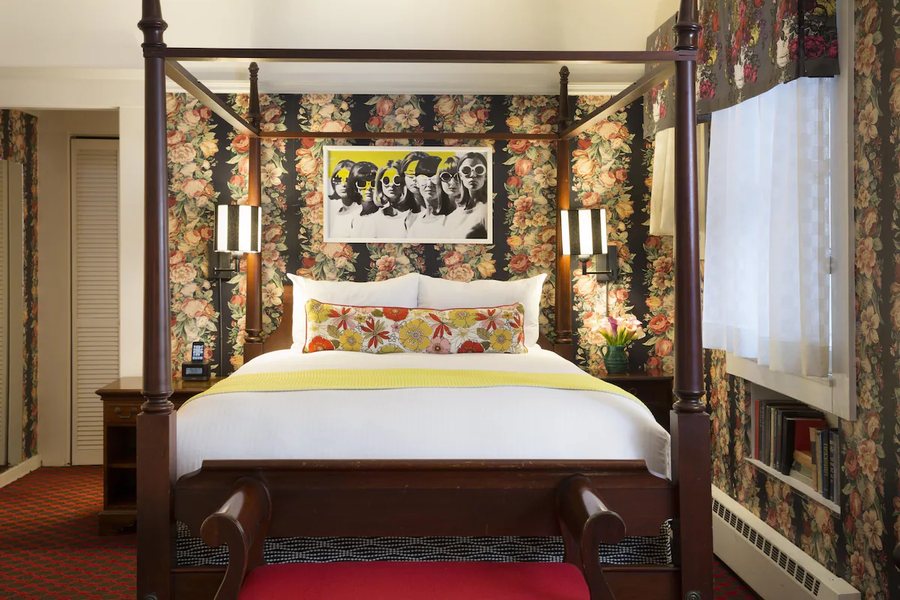 White Swan Tavern — Guest room