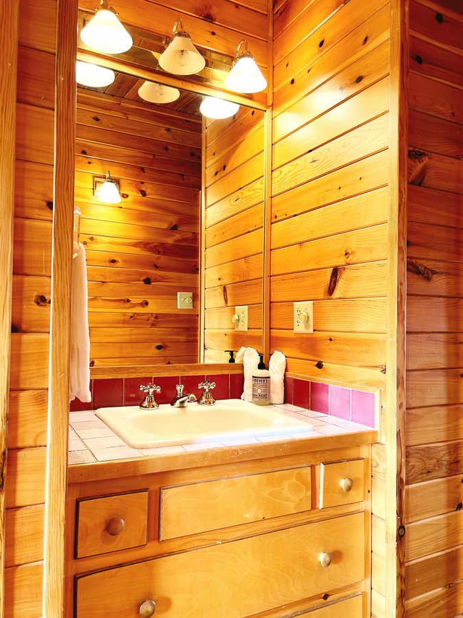 Whiteface Farm Adirondack Bed and Breakfast — Bathroom