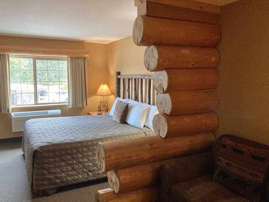 Whitefish Lodge and Suites — Guest room