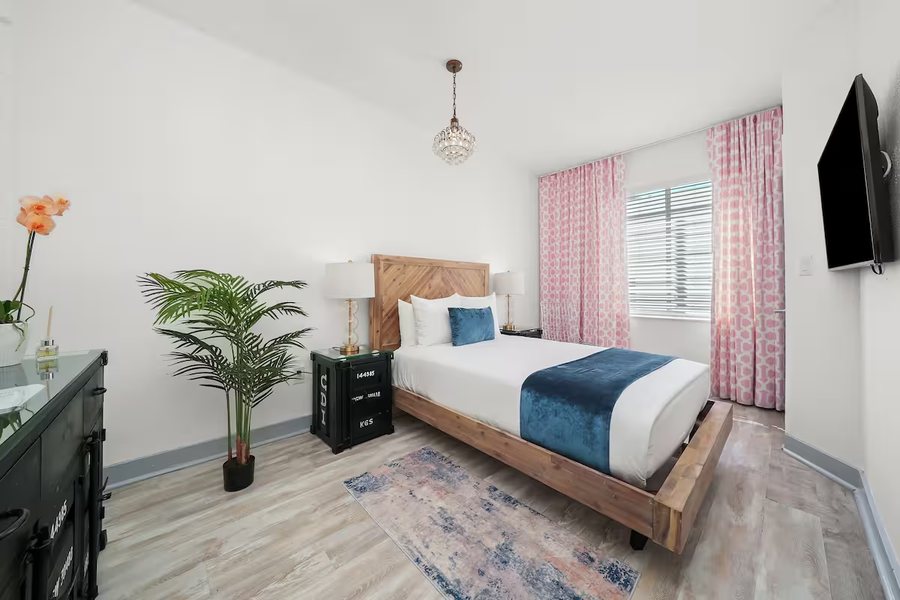 Whitelaw Hotel — Guest room