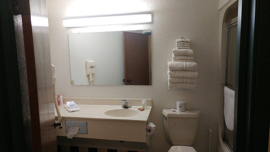 Whitetail Creek Resort — Bathroom