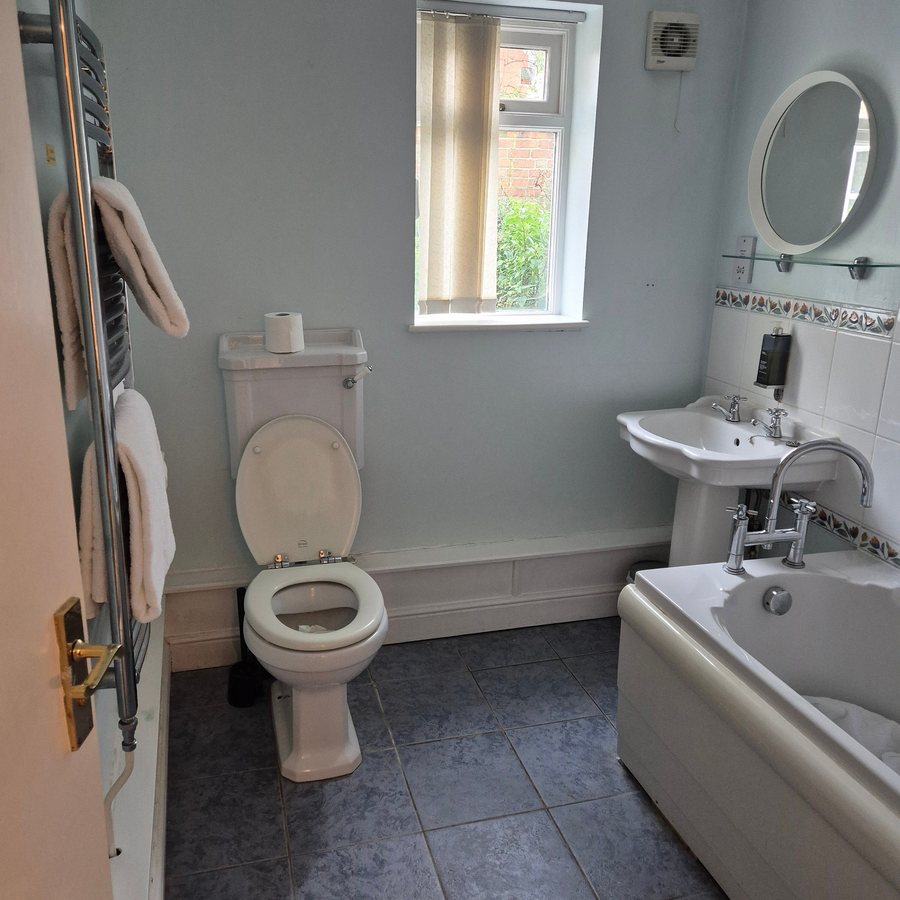 Whitford House Cottage — Bathroom
