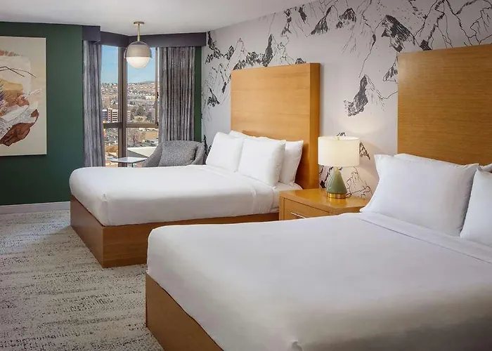 Whitney Peak Hotel Reno Tapestry Collection by Hilton — Guest room