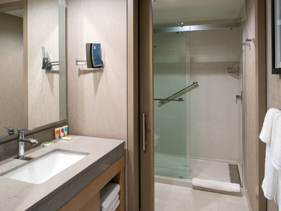 Wicker Park Inn — Bathroom