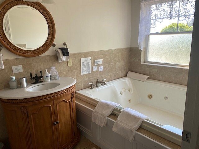 Wilbraham Mansion — Bathroom