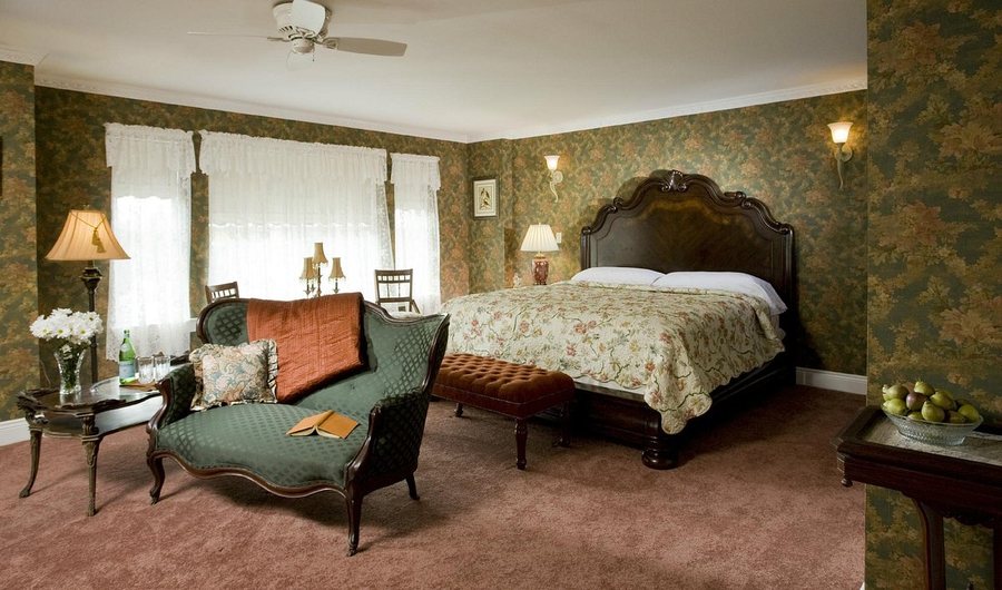 Wilbraham Mansion — Guest room