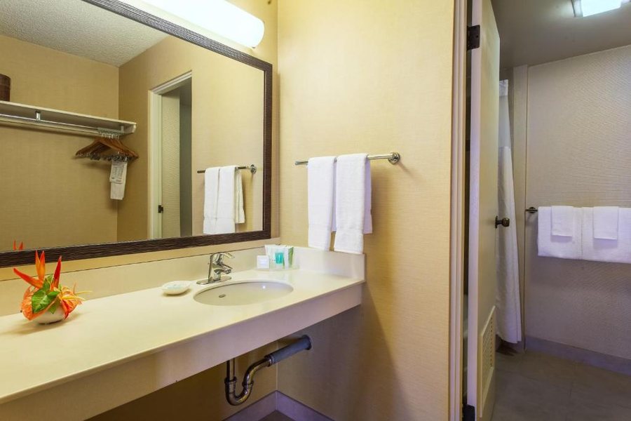 Wild Ginger Hotel — Bathroom