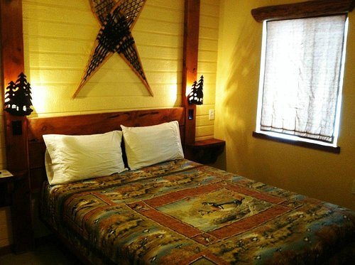 Wild Goose Lodge Merrill Oregon — Guest room