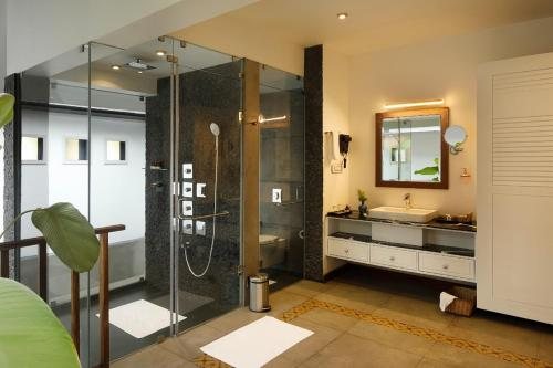 Wild Planet Resort — Bathroom