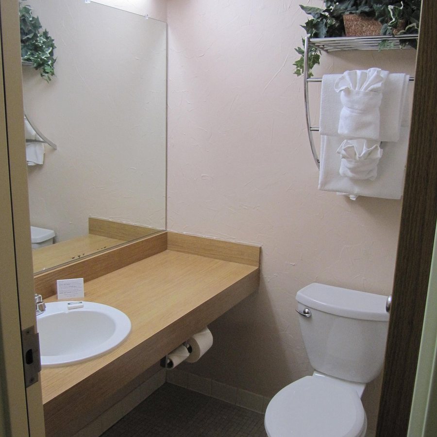 Wild Rivers Motorlodge — Bathroom