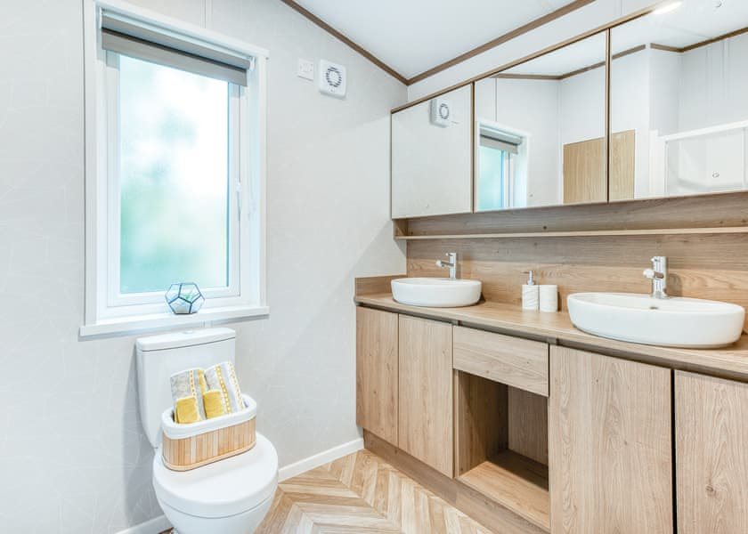 Wild Rose Holiday Park — Bathroom