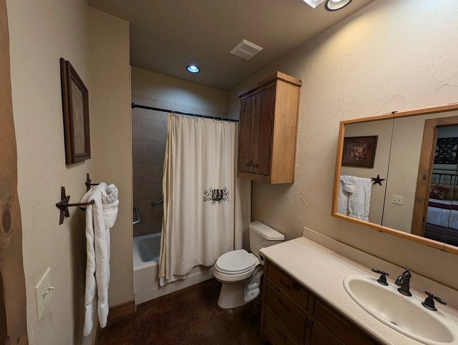 Wildcatter Ranch — Bathroom