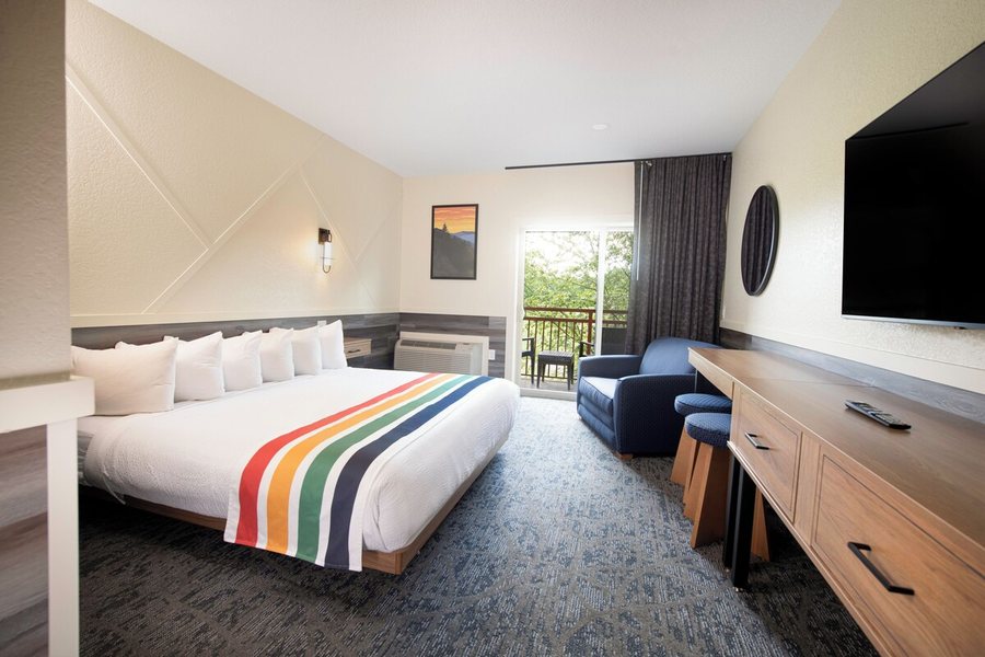 Wilderness at the Smokies Resort — Guest room