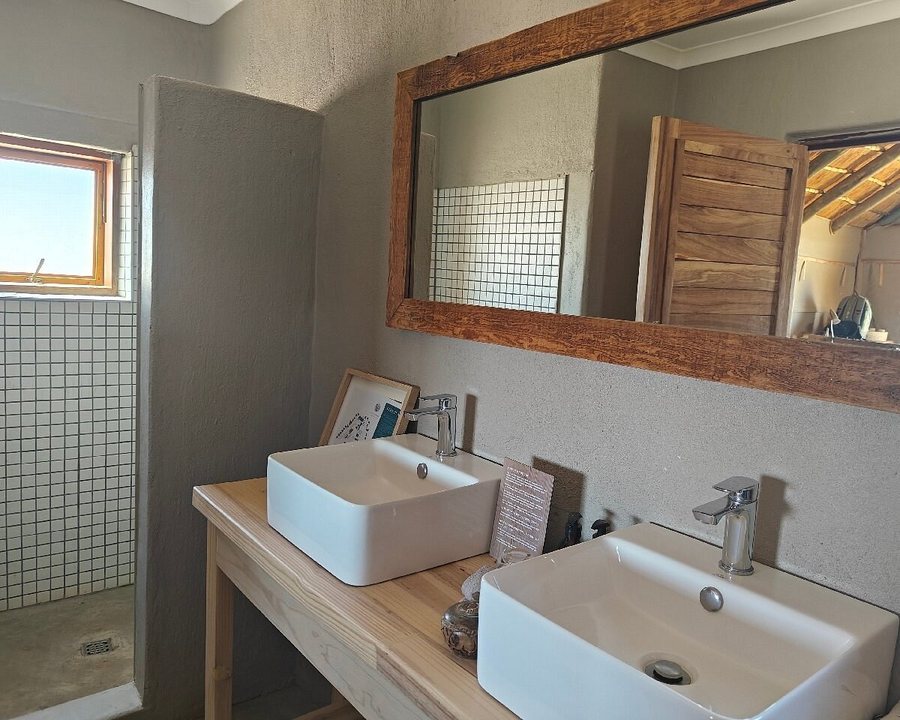 Wilderness Kulala Desert Lodge — Bathroom