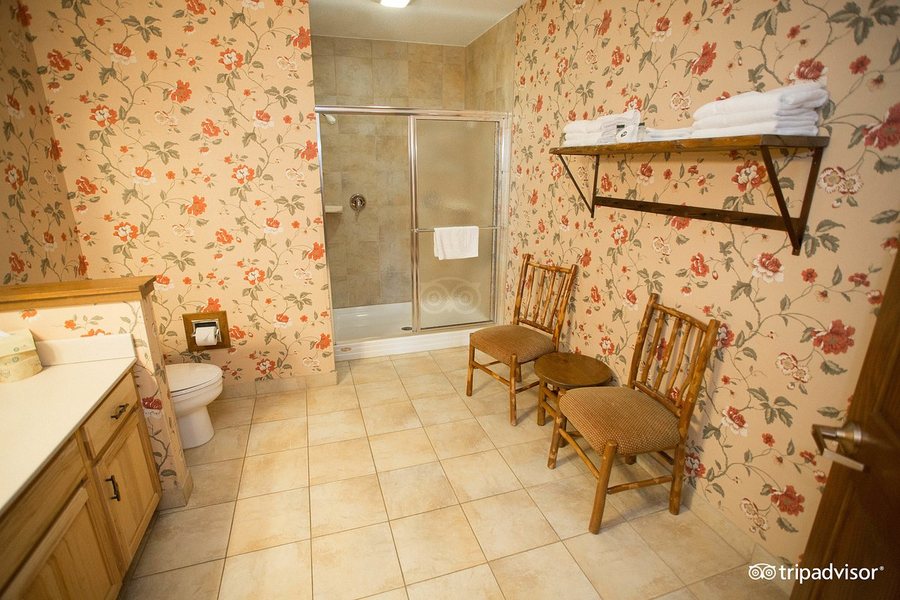 Wilderness on the Lake — Bathroom