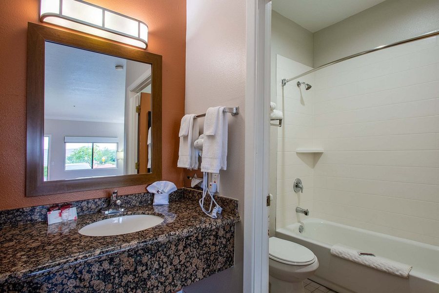 Wildflower Inn — Bathroom
