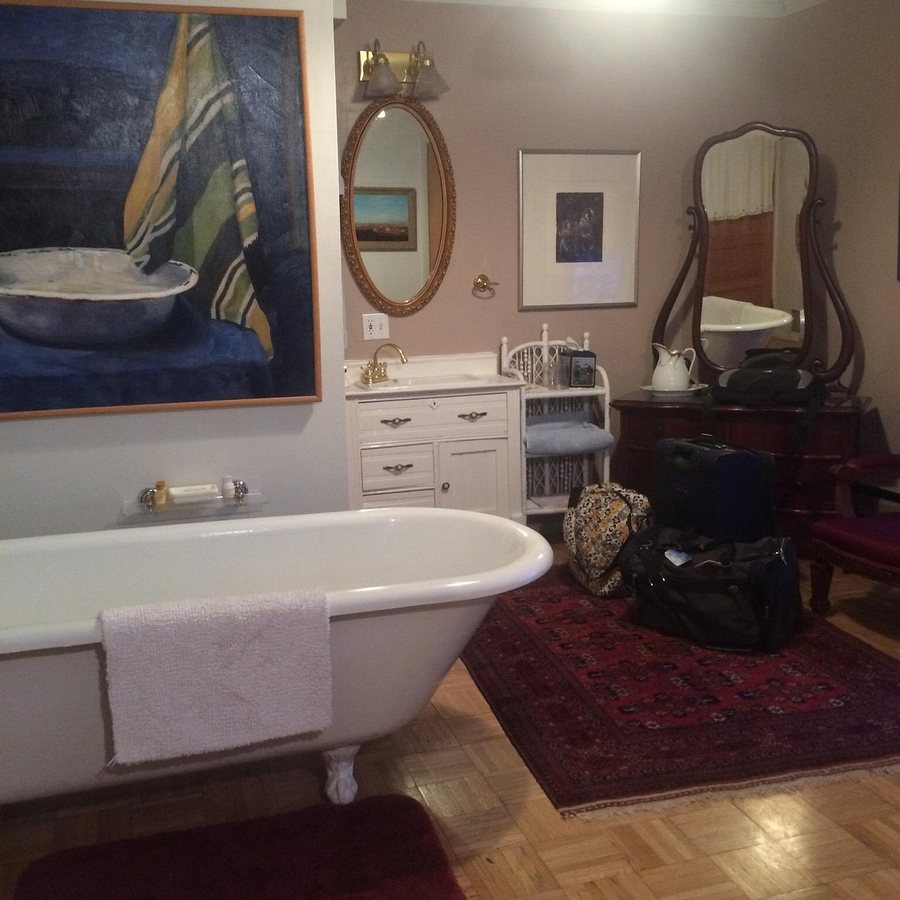 Wildflowers Bed and Breakfast — Bathroom
