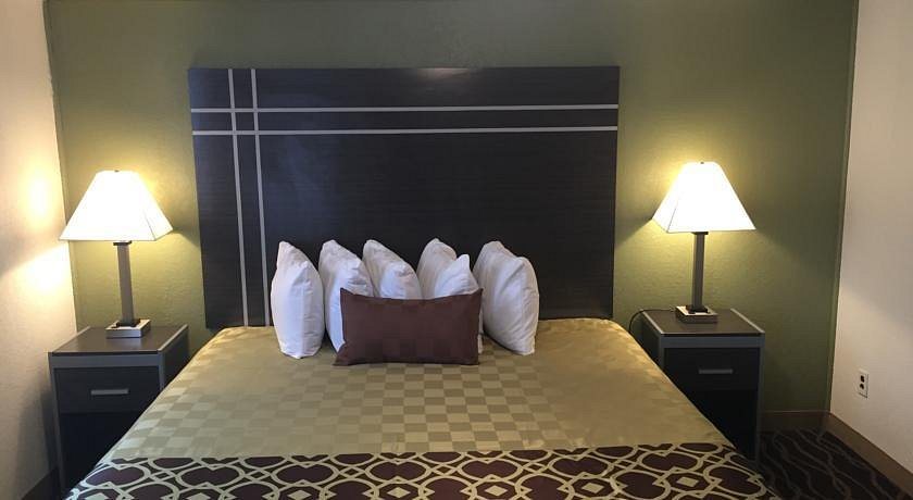 Wildwood Inn a Travelodge by Wyndham — Guest room