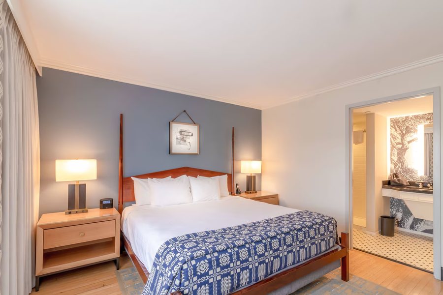 Williamsburg Suites — Guest room