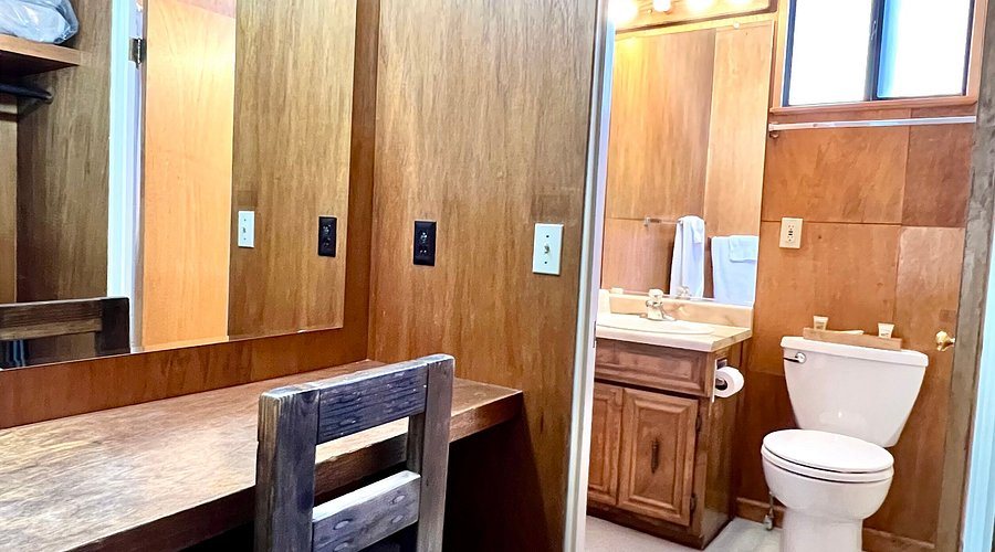 Willow Beach Resort — Bathroom