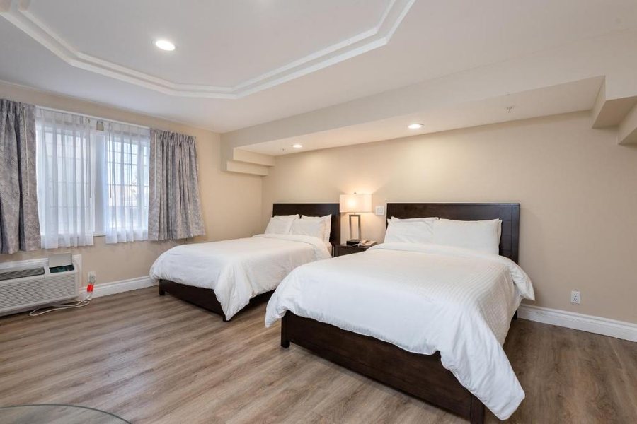 Wilshire Crest Hotel Los Angeles California — Guest room