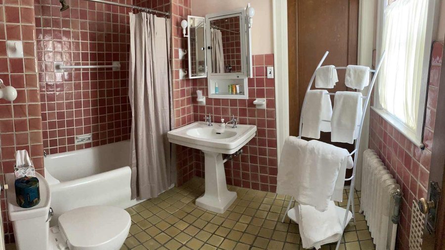Wilson House Bed and Breakfast — Bathroom