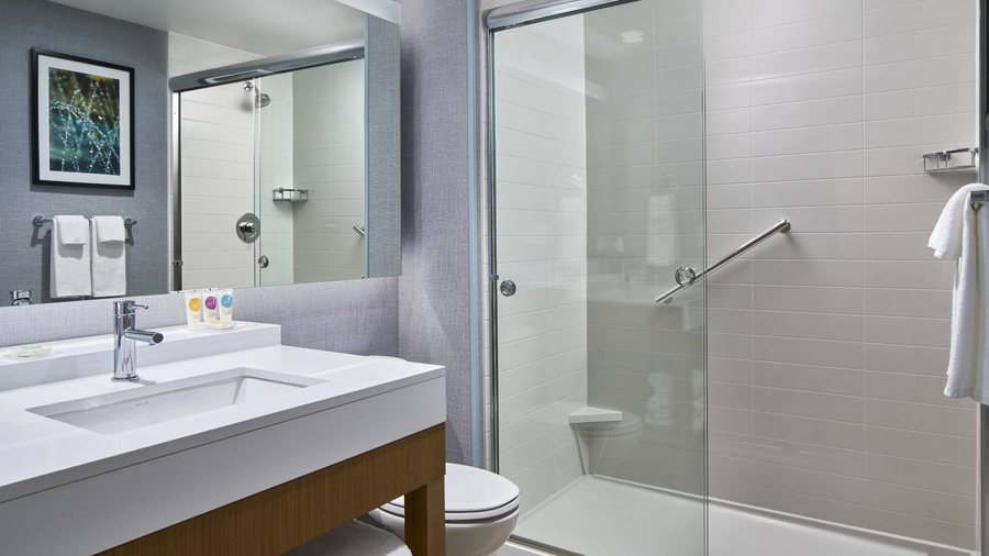 Wilton River Suites Hotel Resort — Bathroom