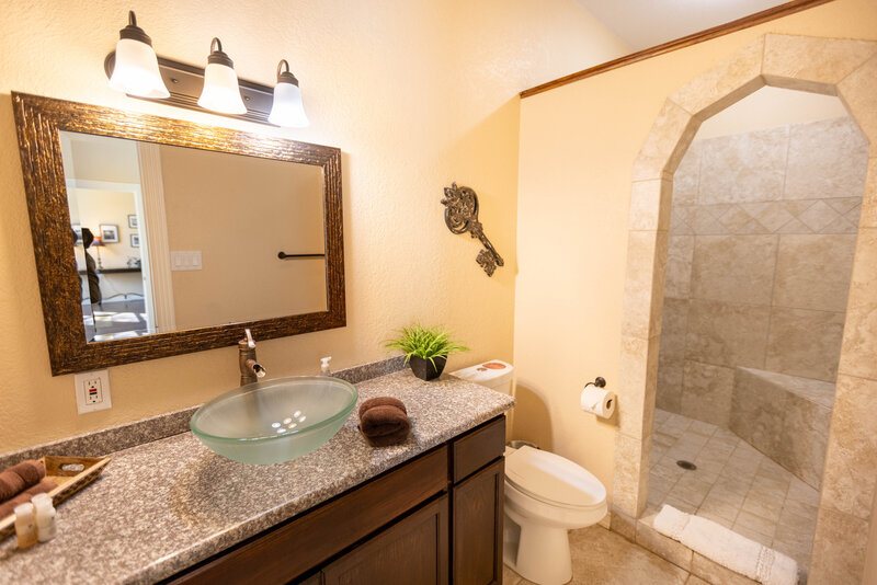 Wimberley Inn Bar — Bathroom